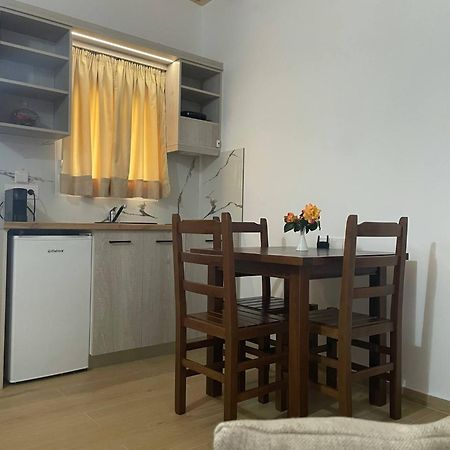 Milos Apartments Himare Buitenkant foto