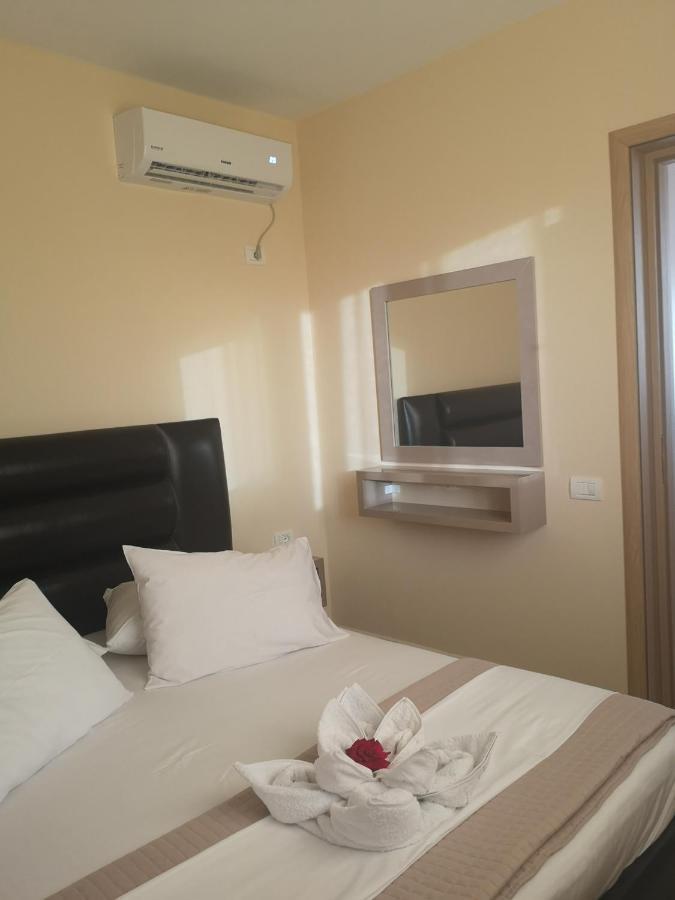 Milos Apartments Himare Buitenkant foto