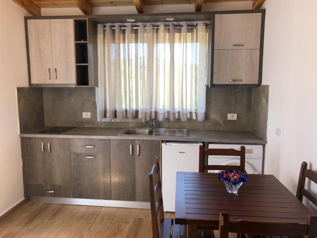 Milos Apartments Himare Buitenkant foto
