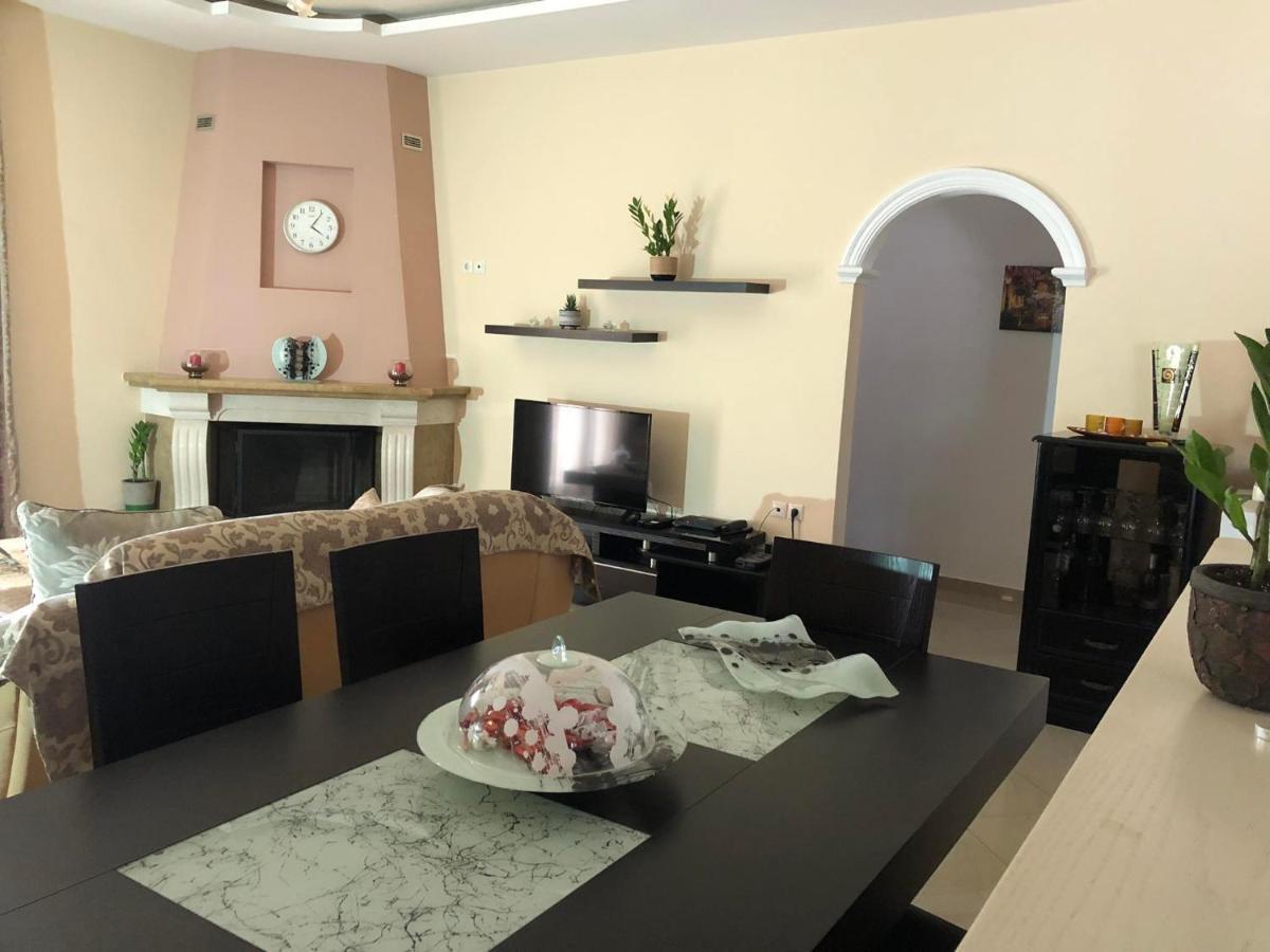 Milos Apartments Himare Buitenkant foto