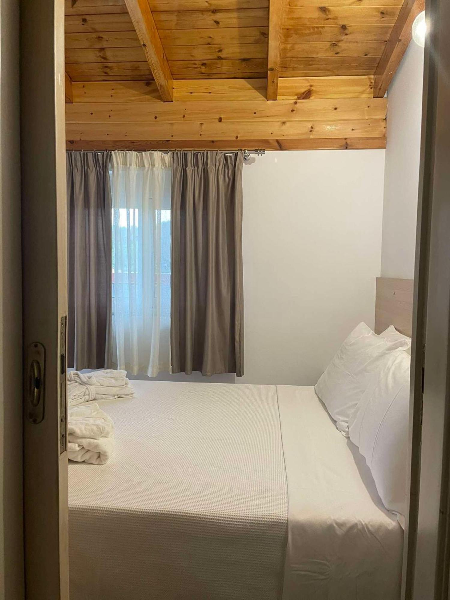 Milos Apartments Himare Buitenkant foto